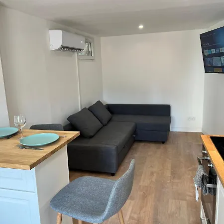 Neuf Centreville Climatise #13 Apartamento
